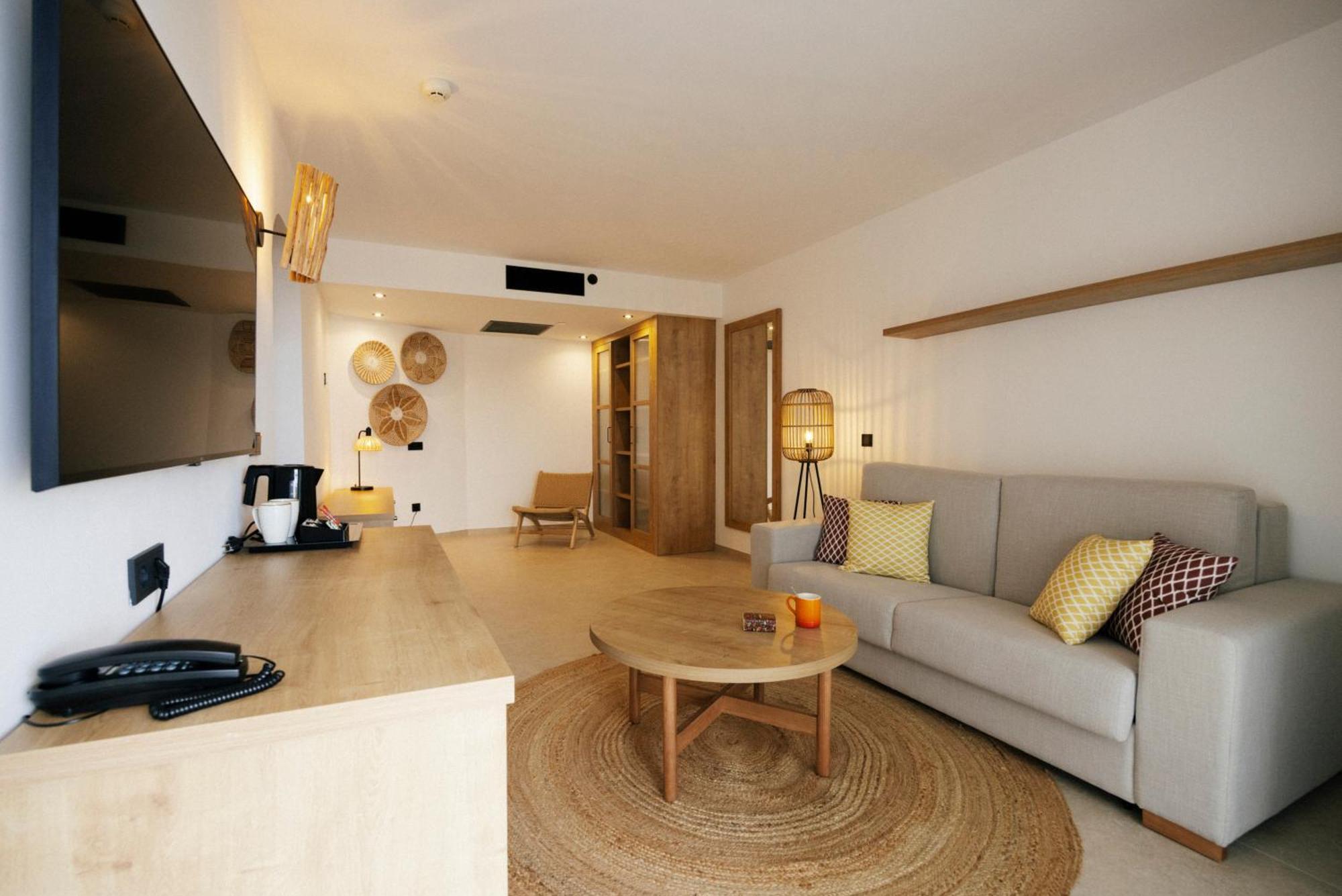 Hotel Caramelo Marina Calan Bosch - Adults Only 4*