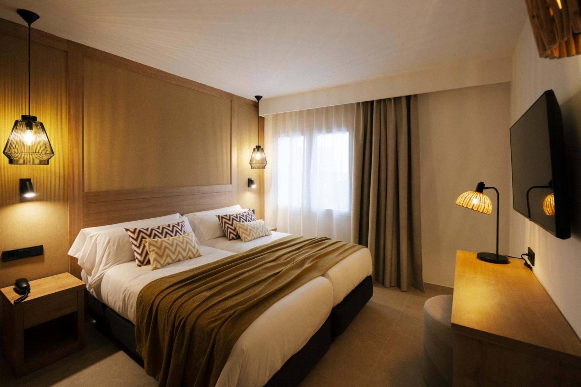 Hotel Caramelo Marina Calan Bosch - Adults Only