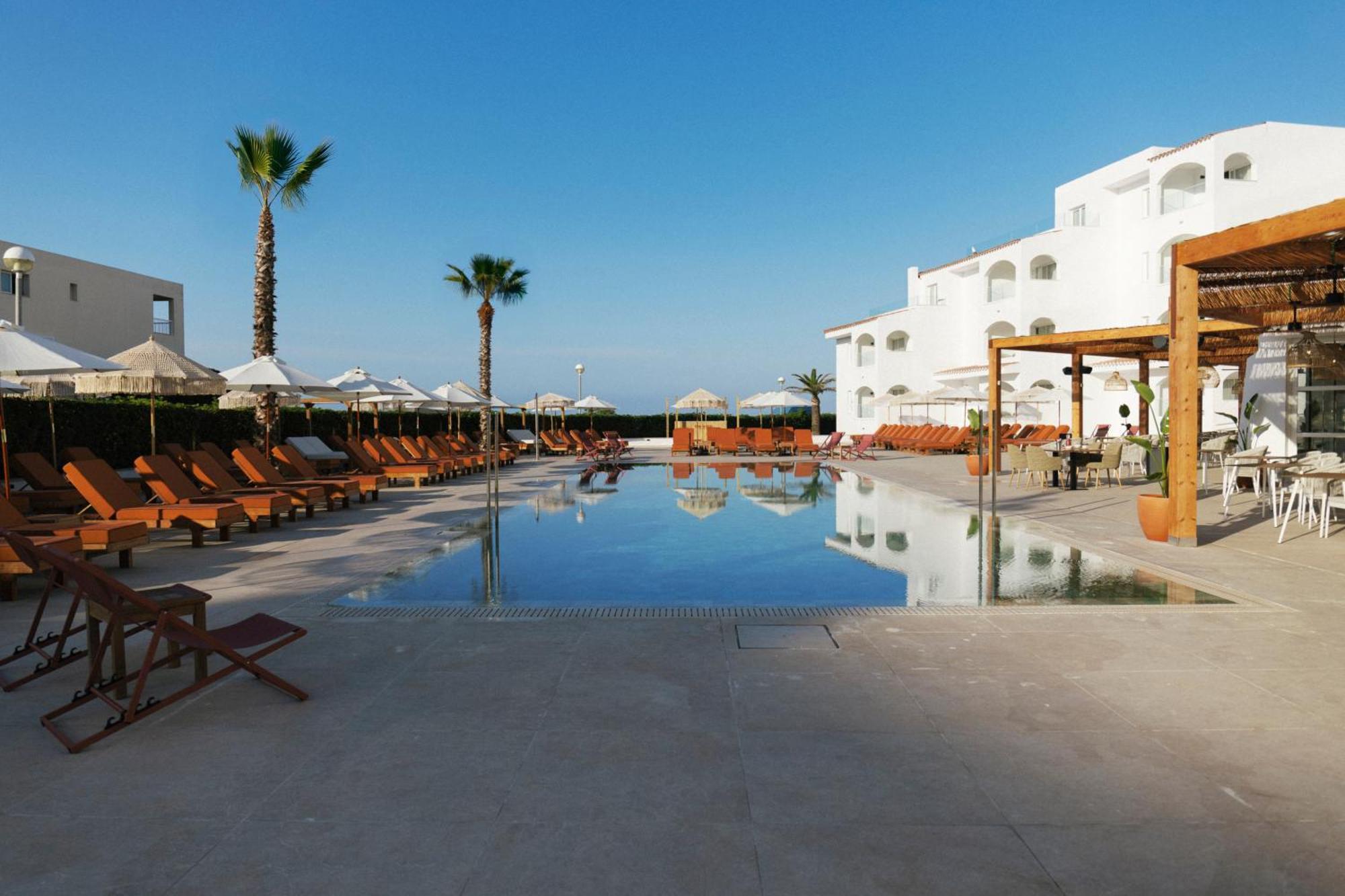 Hotel Caramelo Marina Calan Bosch - Adults Only 4*